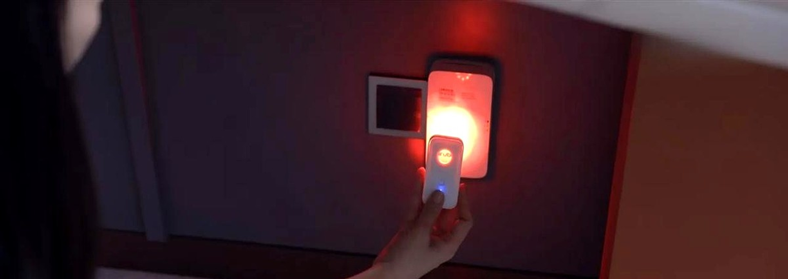 意外发现他们居然在杨光的房间装了监听器