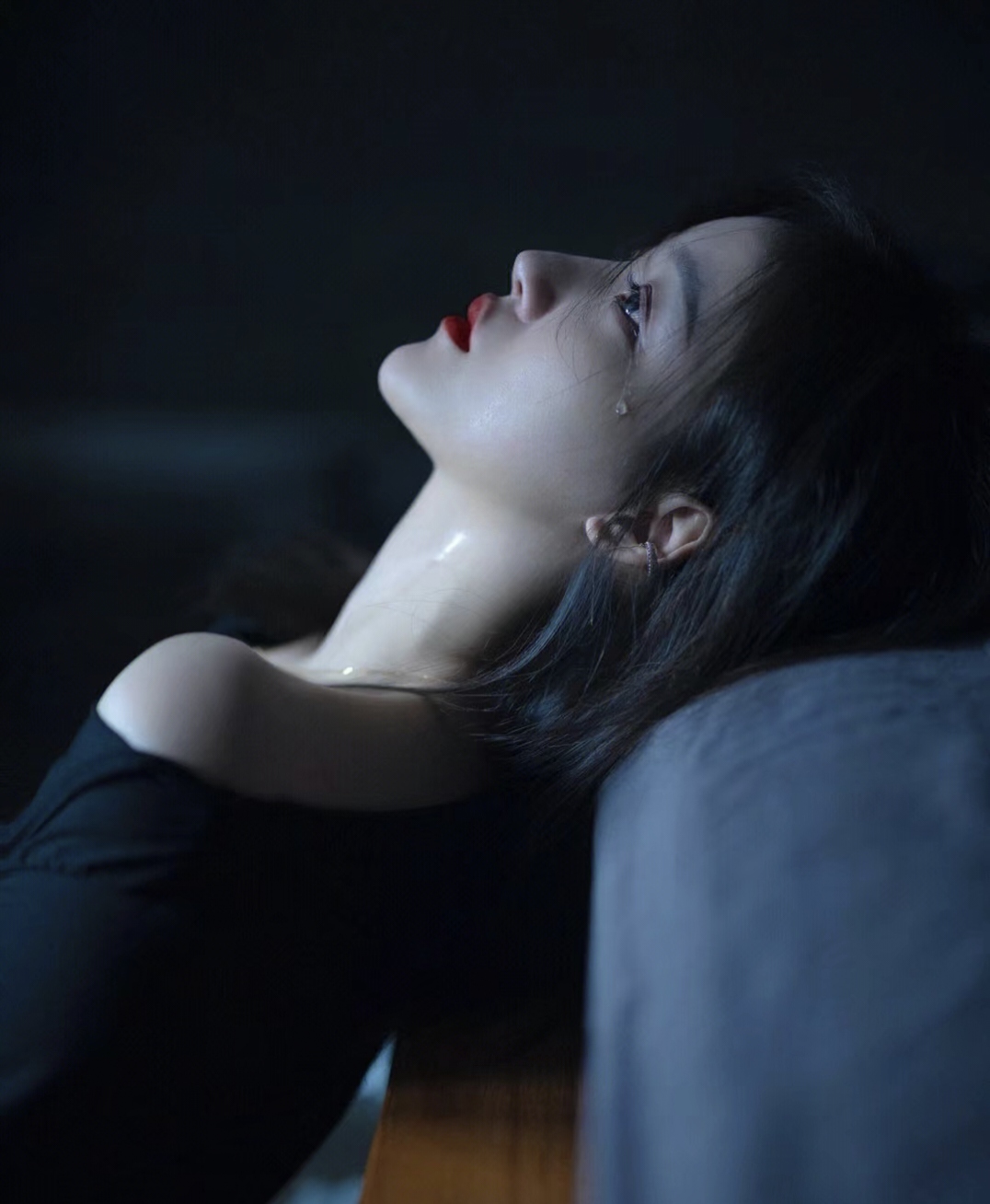 就如同在折磨原配,失去了信任的婚姻会让原配的生活变得痛苦和折磨