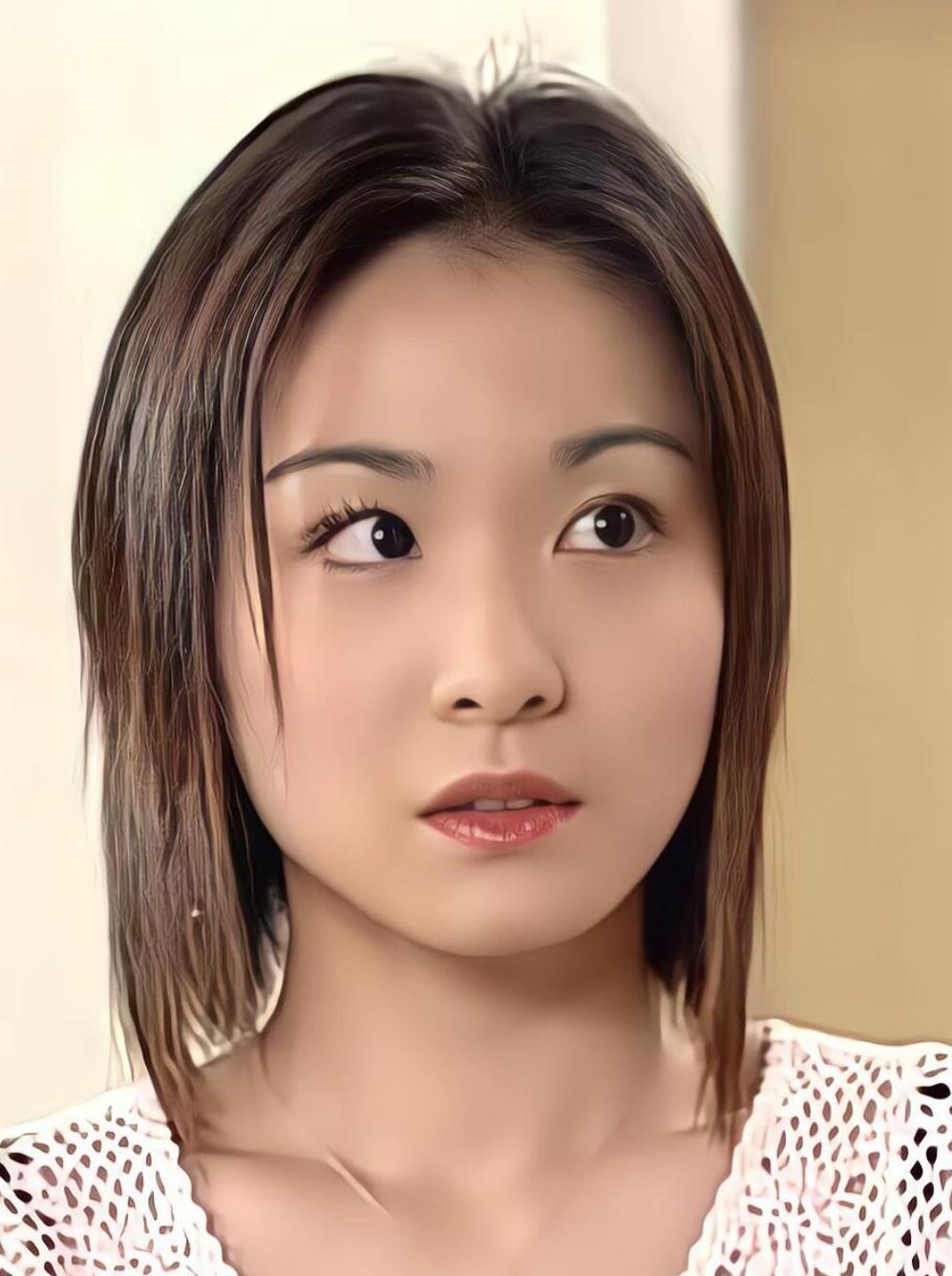 这位女士竟然是广为人知的演员江祖平,她曾在《风云》中饰演幽若一角