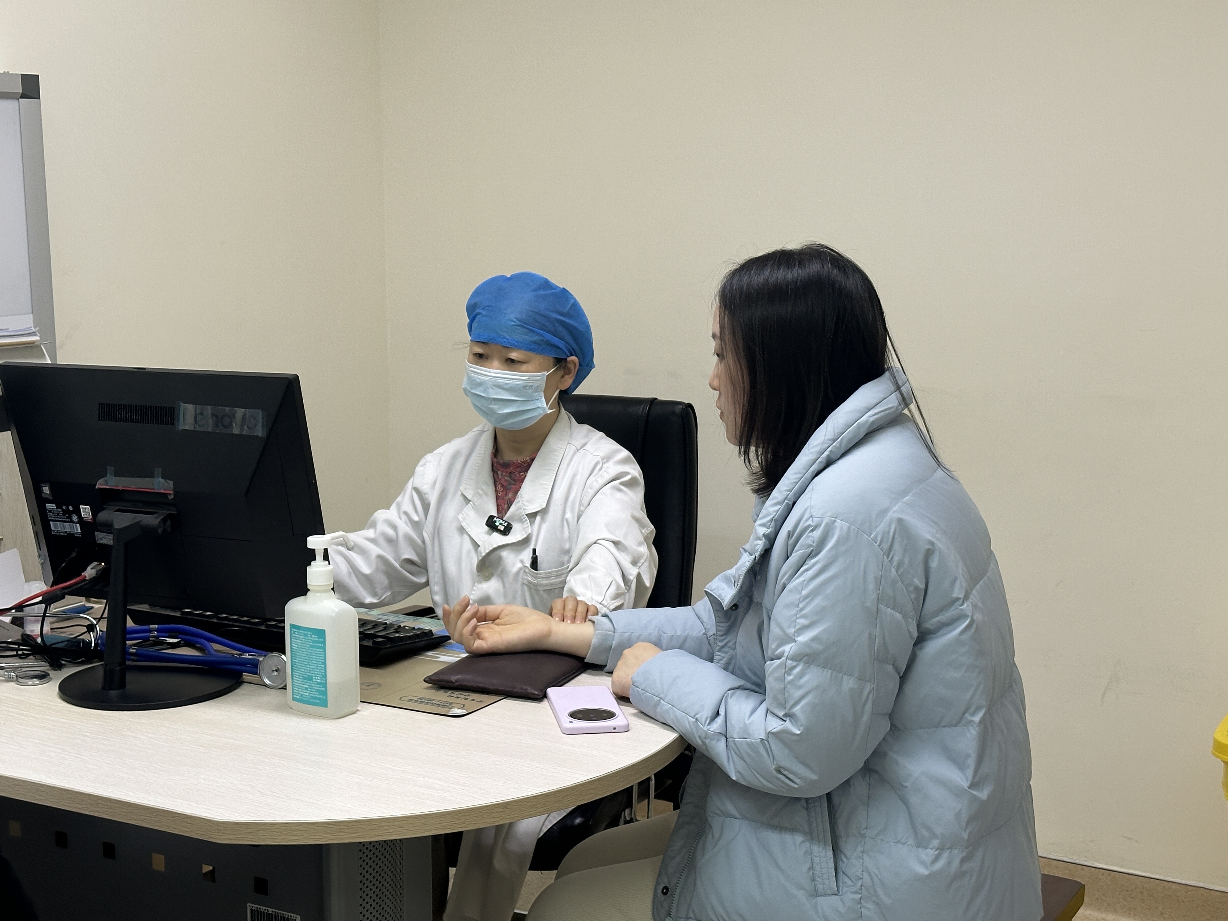 包含北大医院、护士全程协助陪同挂号黄牛票贩子，从事行业多年业务精通的词条