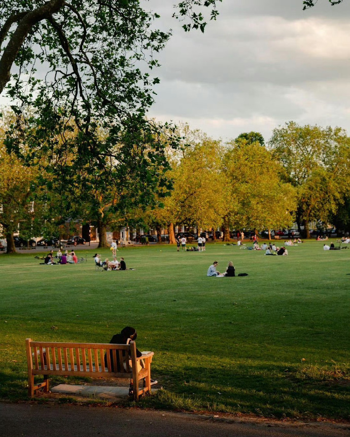 弘一法师:"过度的清醒,会让你觉得薄凉冷漠,过度的