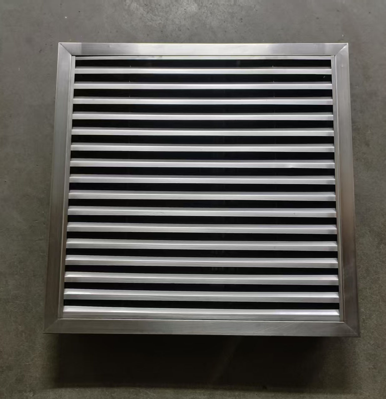 不锈钢风口# 不锈钢格栅风口作为现代建筑通风系统的核心部件,以其