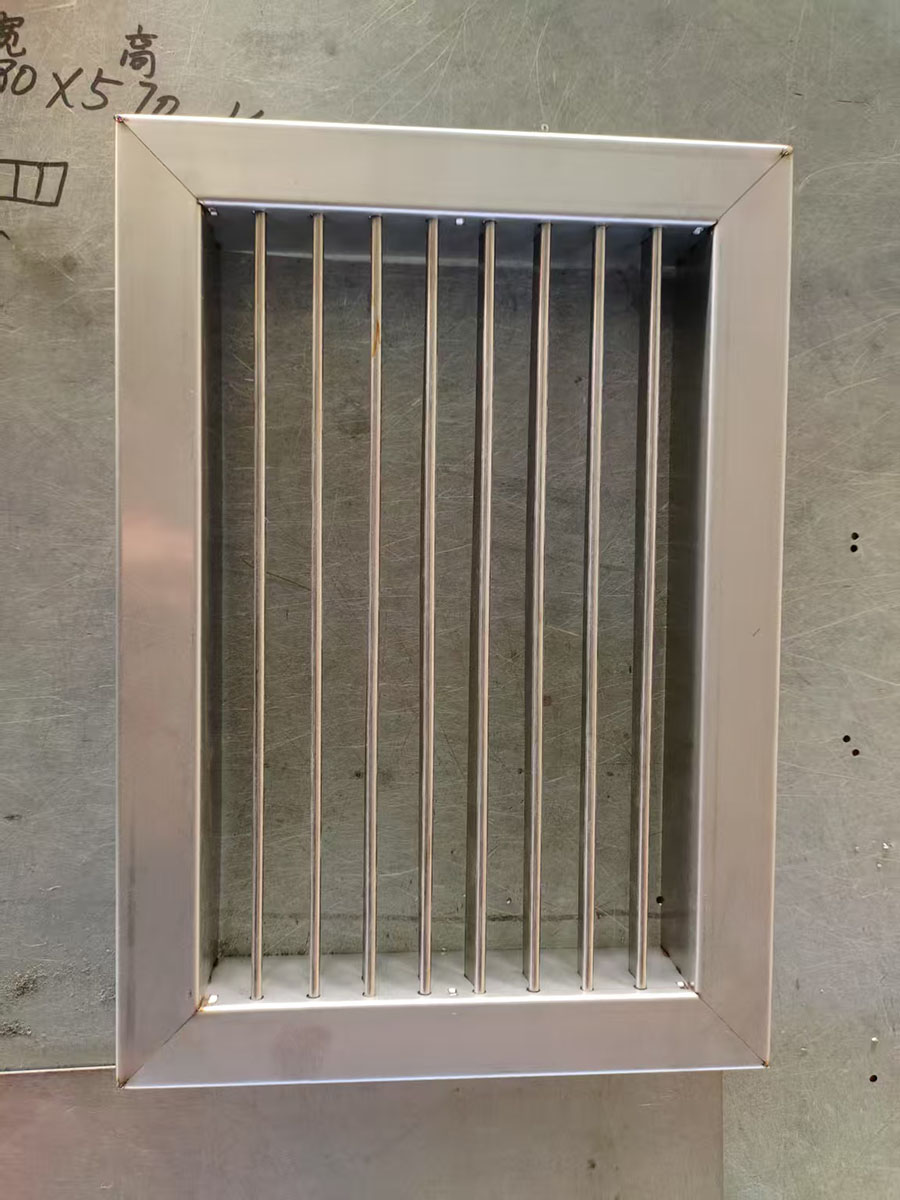 不锈钢风口# 不锈钢风口是通风系统中的关键部件,用于调节室内空气