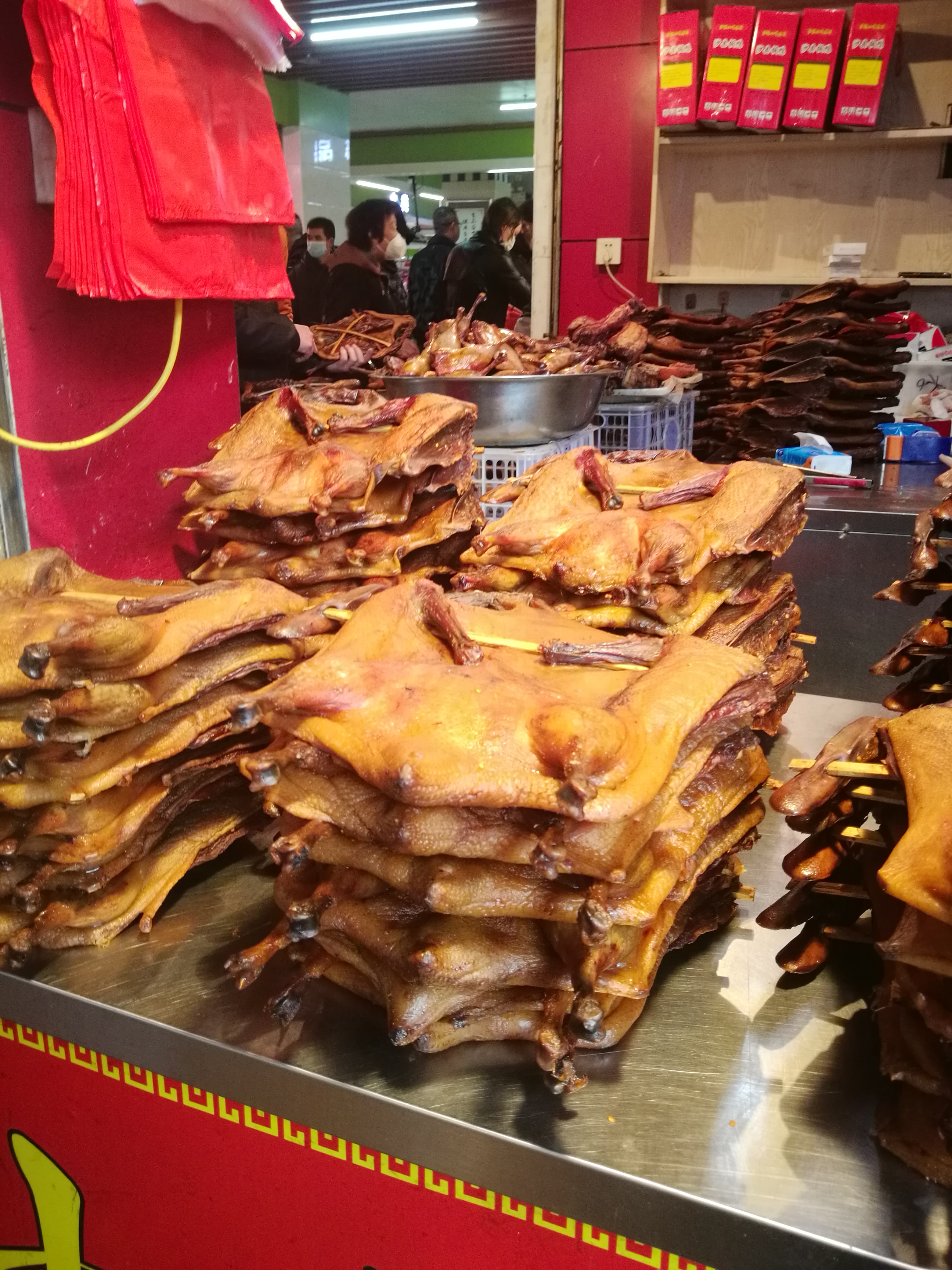 惦记了许久的沙县板鸭终于趁这个清闲的周末打算去市场挑一只尝尝