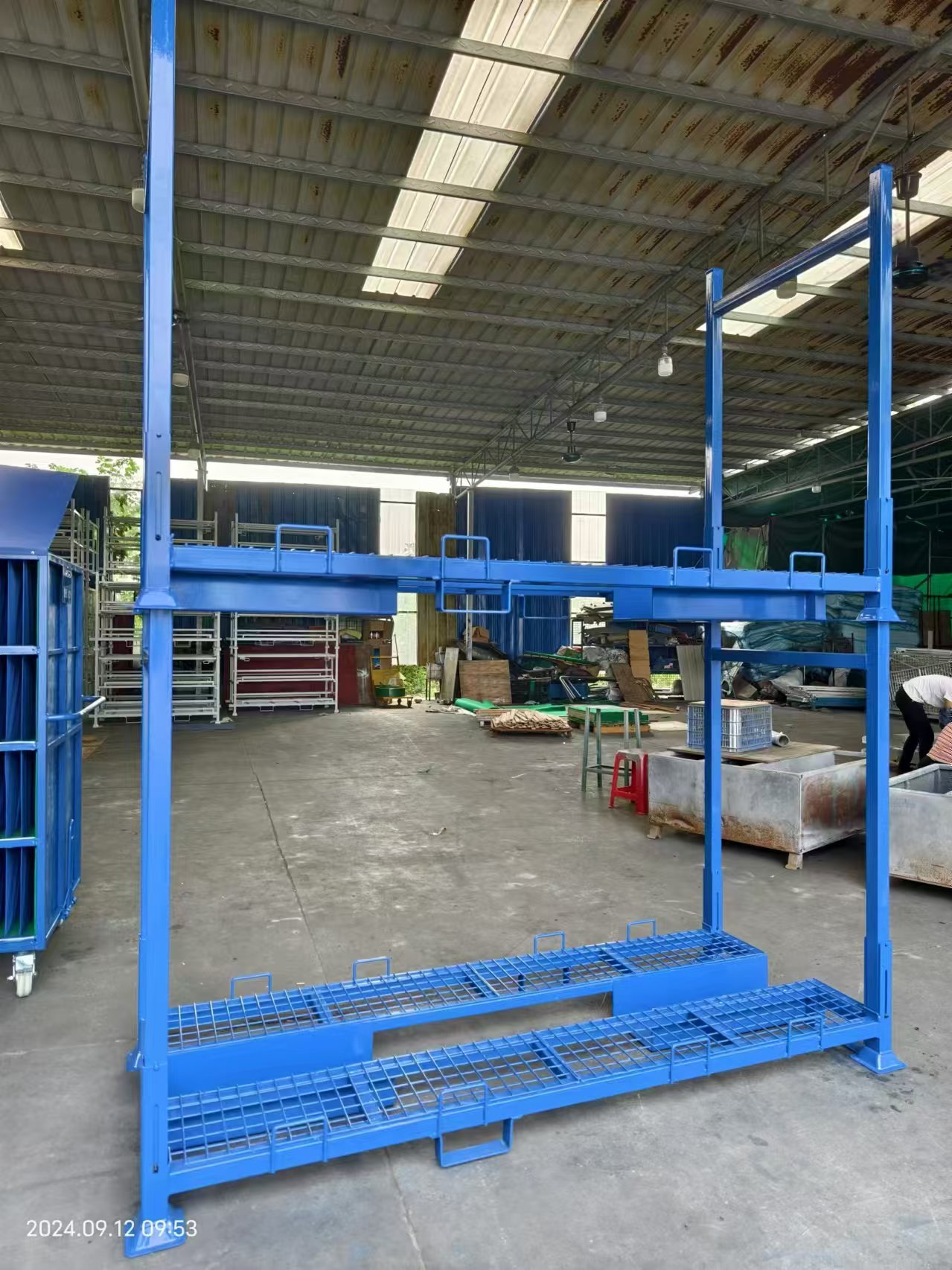 选择堆垛架需综合多因素:一是存储需求,明确货物重量,尺寸与存储量