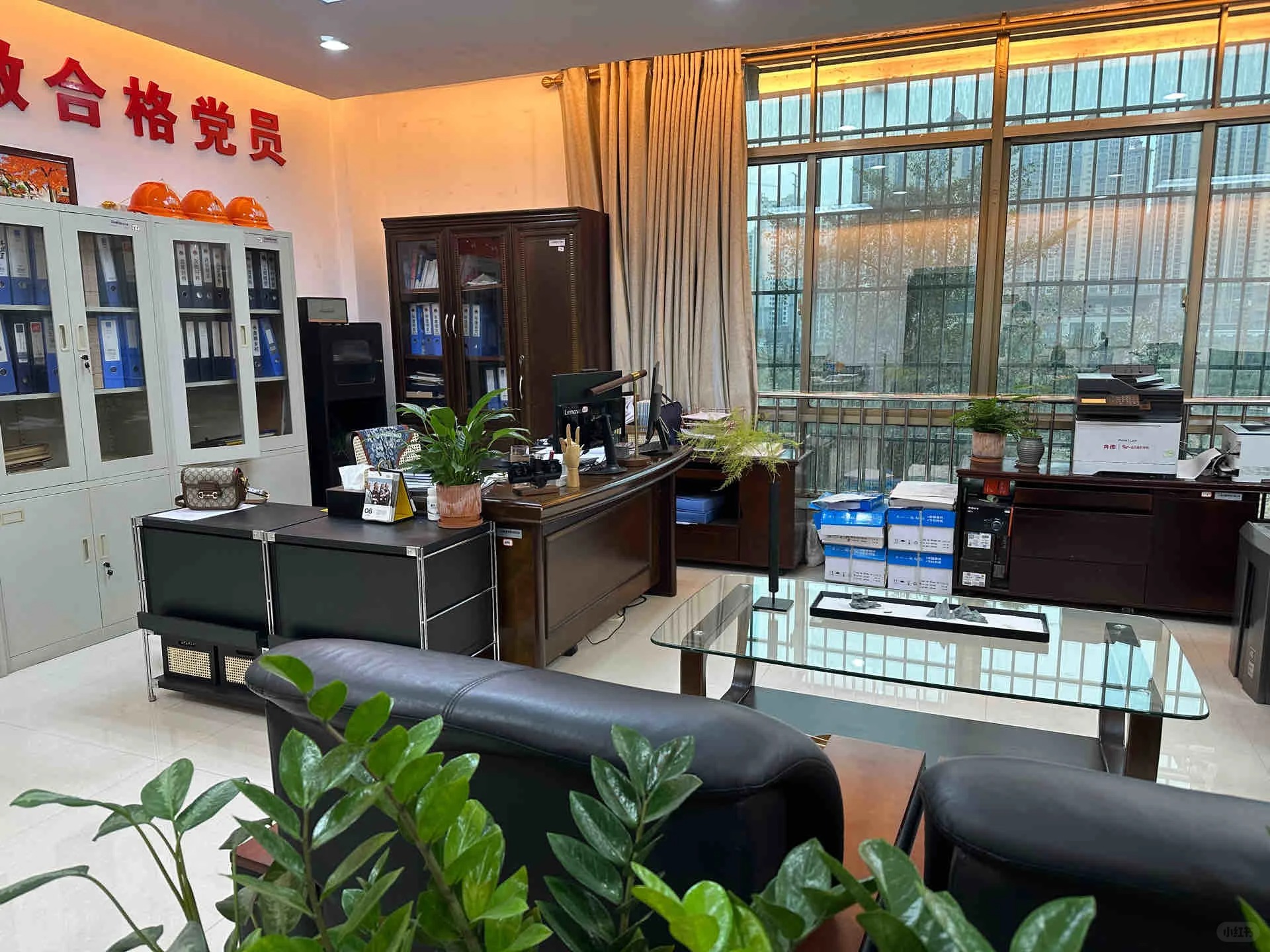 中西部和北方小县城亲友关系很紧密,大多数人对财富