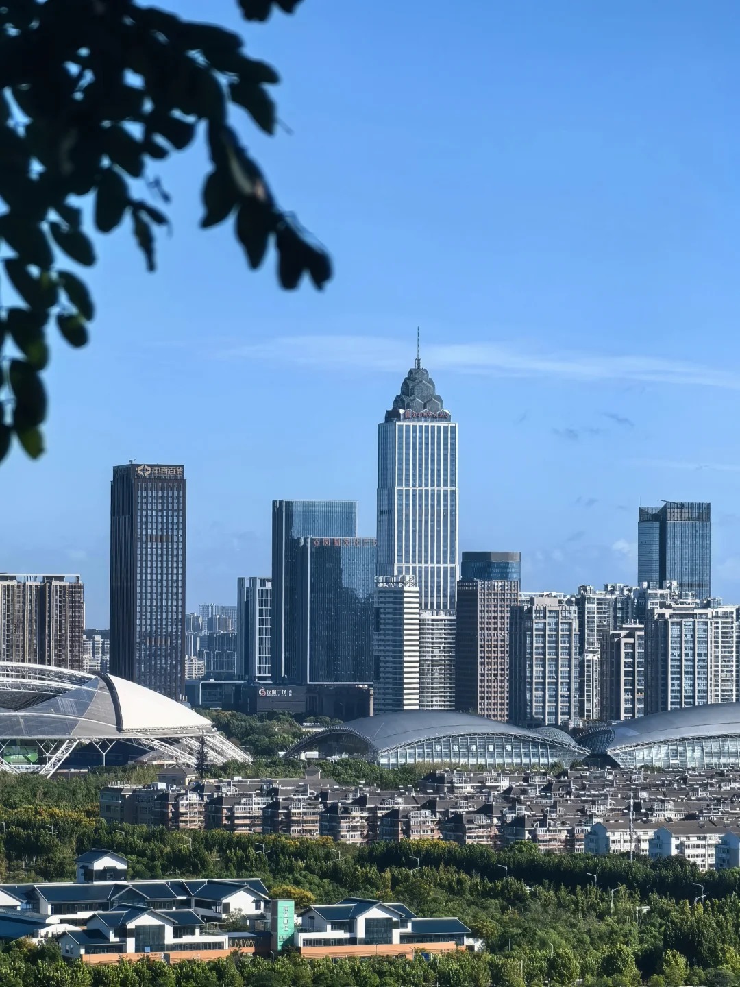 以人才为例,南通的人才在外面,拿南通三个有名的行业来说,一是建筑