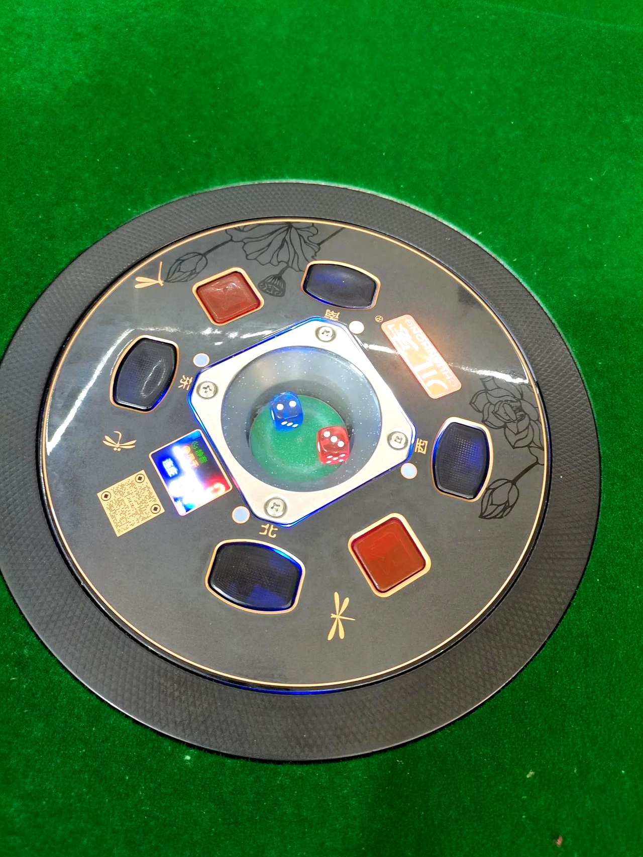 本来四缺一,刚打了一局,他来了,老板硬拉他来顶替