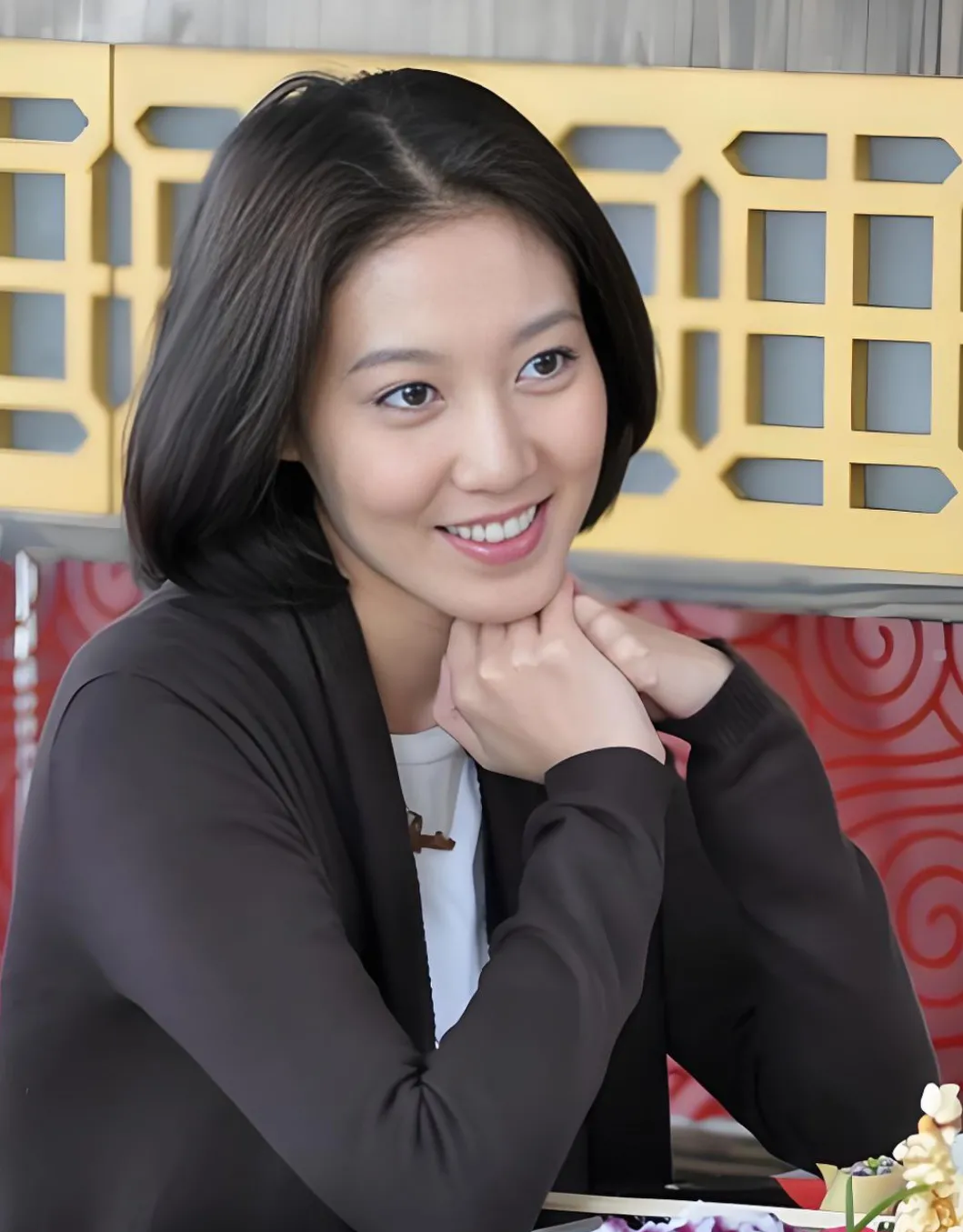 她的颜值明明比刘涛还漂亮,演技也不输俞飞鸿,可高露这名字,认识的人