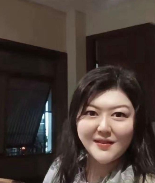 丁佩是谁的女儿图片