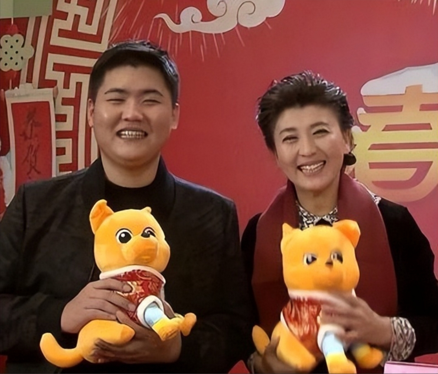 45岁的闫学晶发现自己意外怀孕,此时女儿林傲雪28岁,儿子林傲霏24岁.