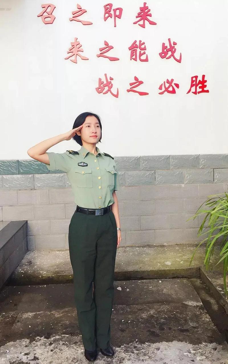 武警女兵军校图片