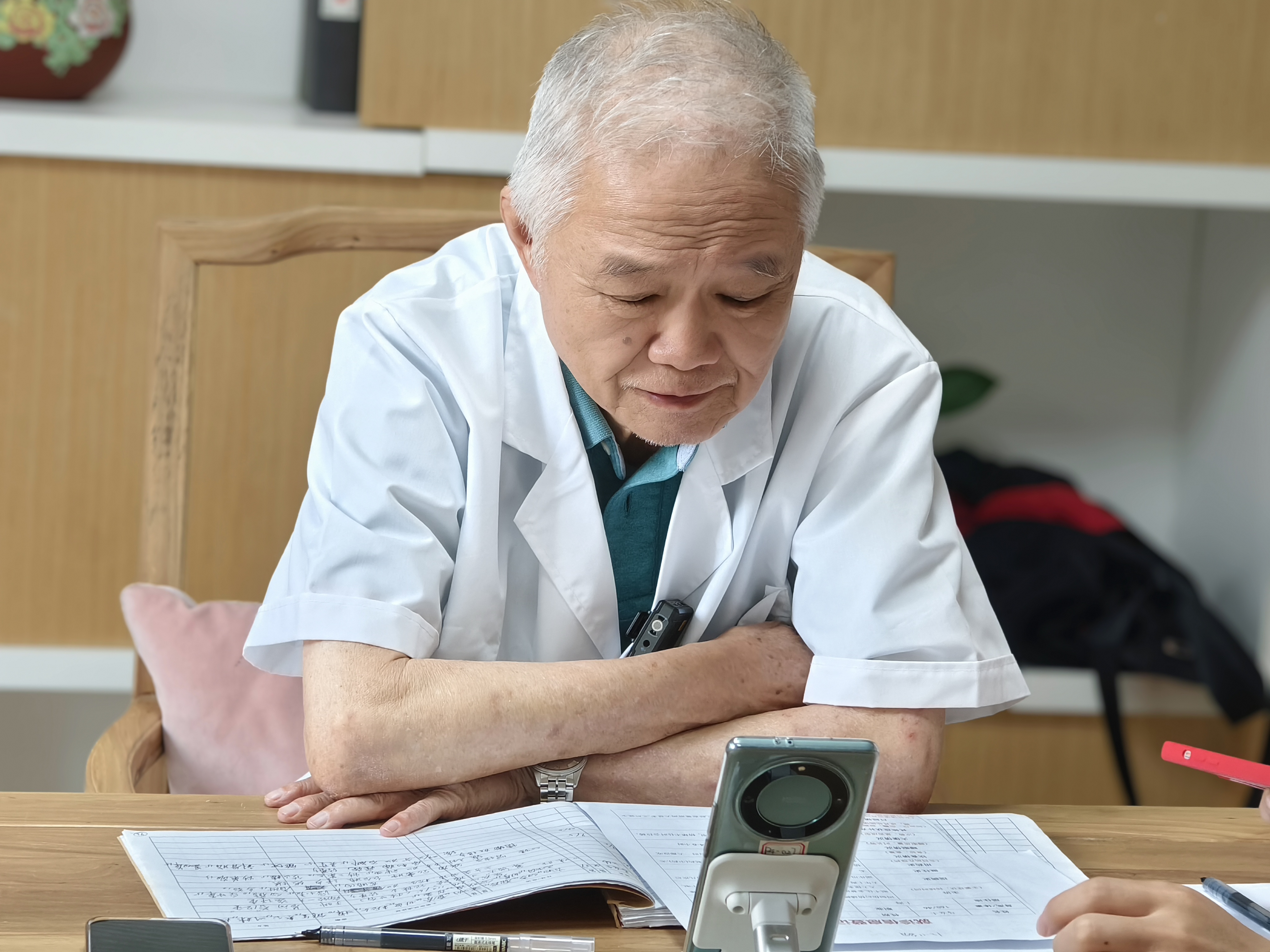 一位 58 岁的女性患者,因家庭琐事陷入情绪困境长达