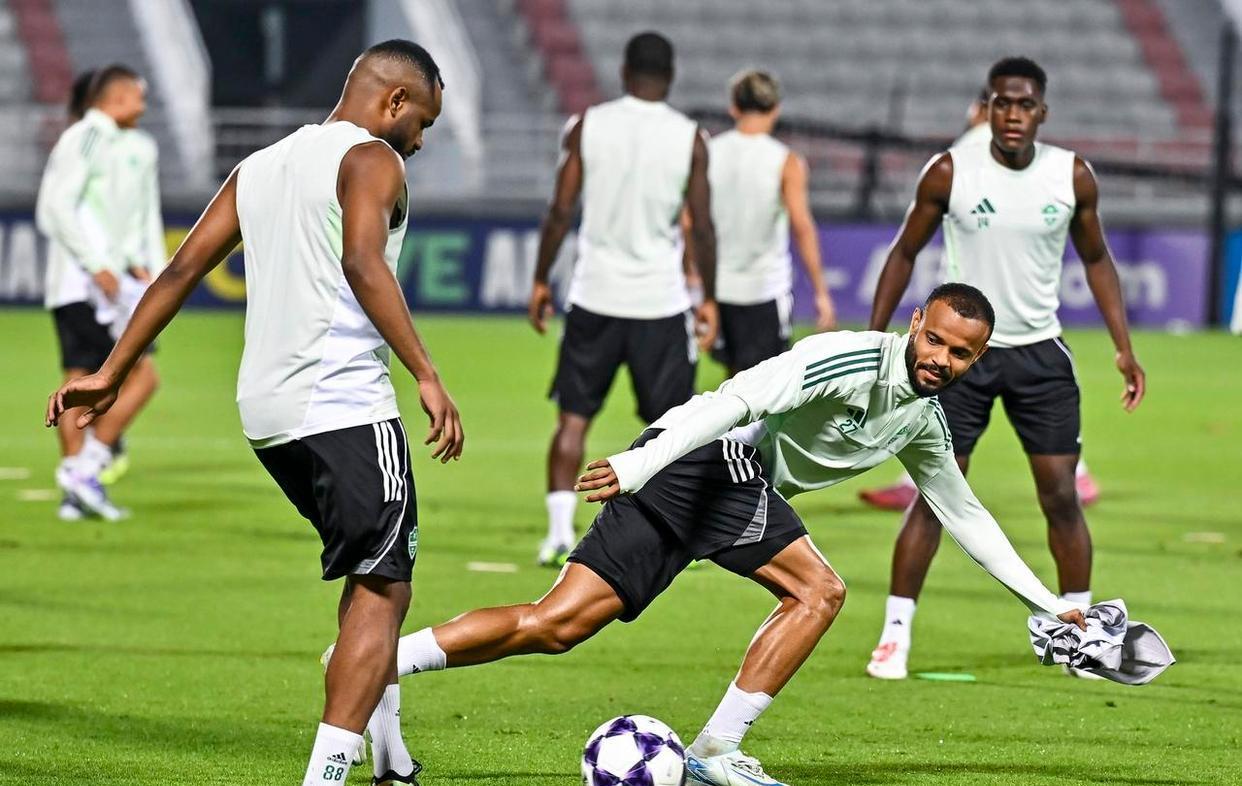 赛前风头正劲的卡塔尔杜海勒队迎战沙特豪门吉达国民队,亚冠精英赛的