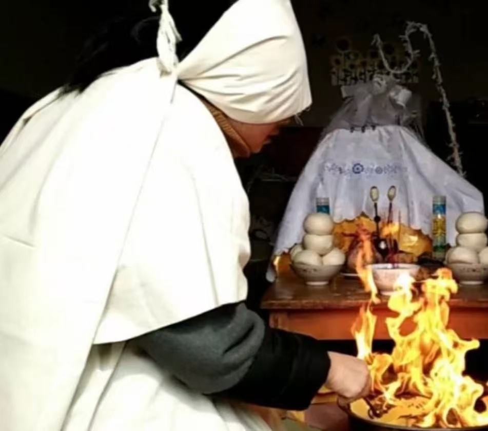 安葬的全部过程晚上吊孝图片村子白事图片老人死了3天古代人去世成轿