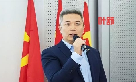 不是说叶舒干得不咋样,他硕士毕业,2003年就进福耀玻璃了,2017年当上