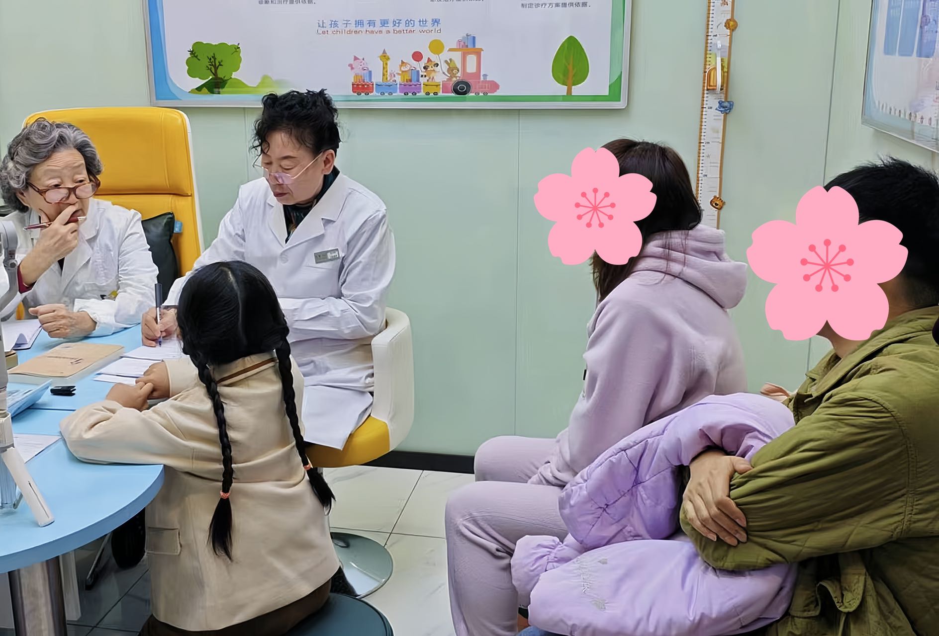 北京大学口腔医院帮忙挂号陪同看病儿童就诊情绪疏导，轻松配合诊疗的简单介绍