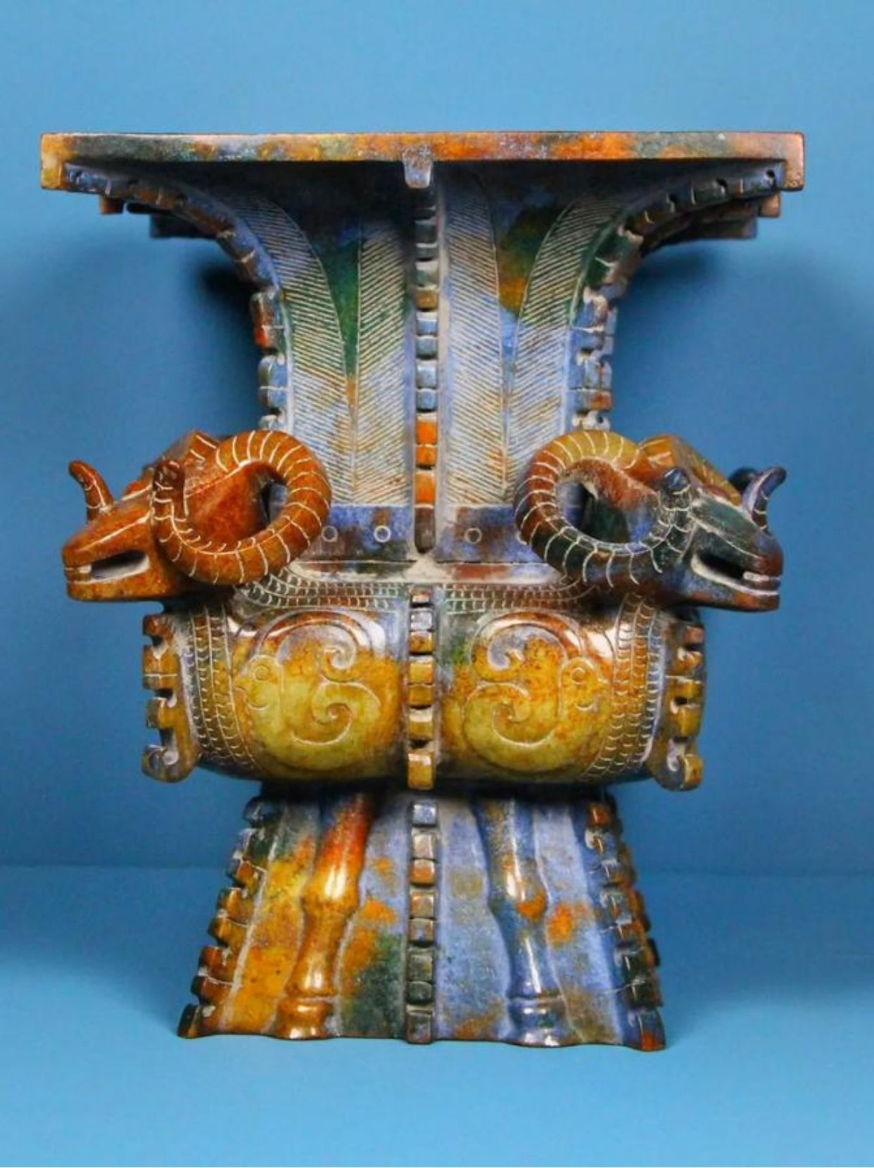 四羊方尊,这个商代晚期的青铜礼器,不仅是中国古代青铜器的杰出代表