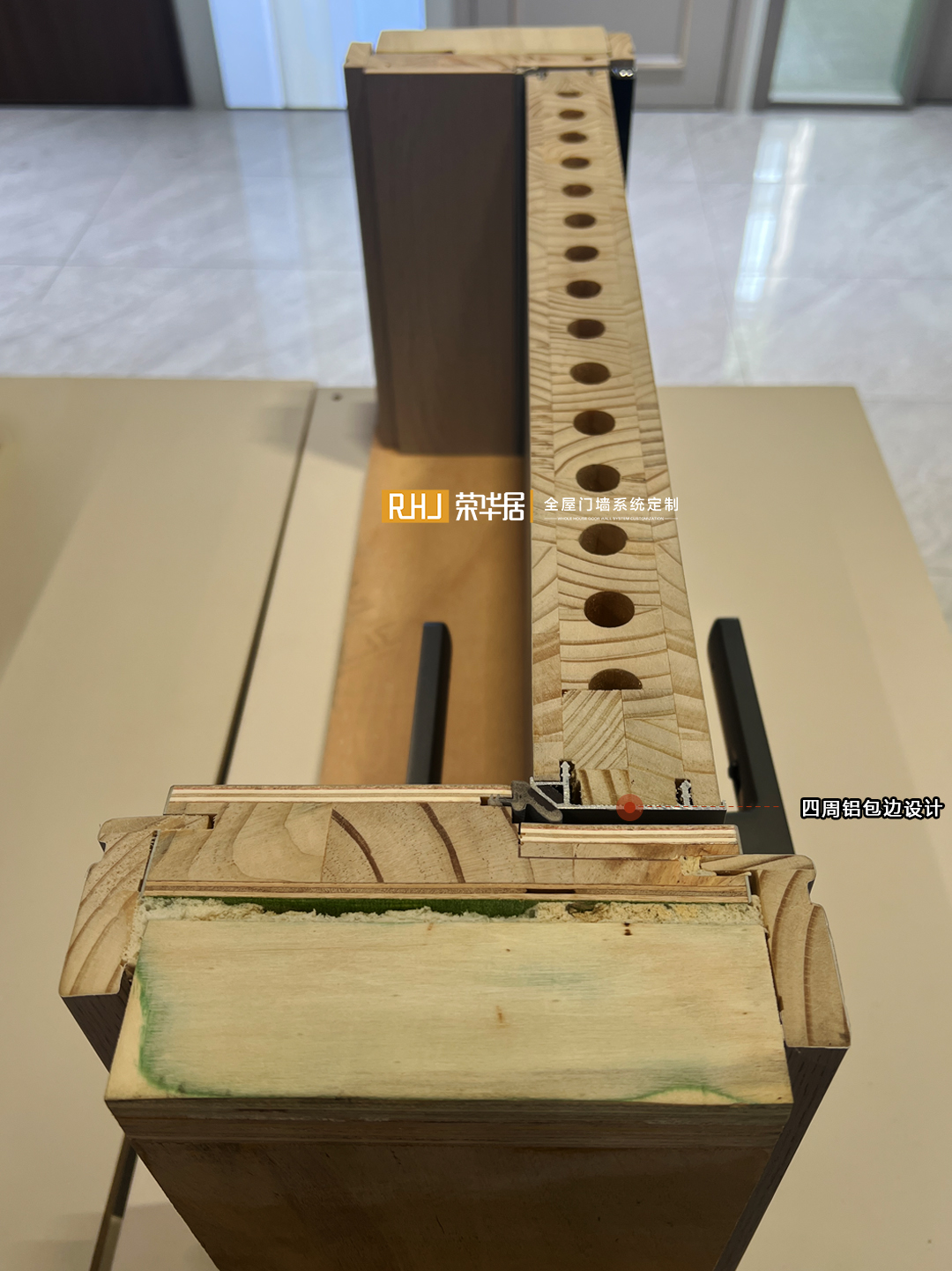 荣华居# 古美柚·木门 木纹肌理原木风 纯实木桥洞力学板立体扣线