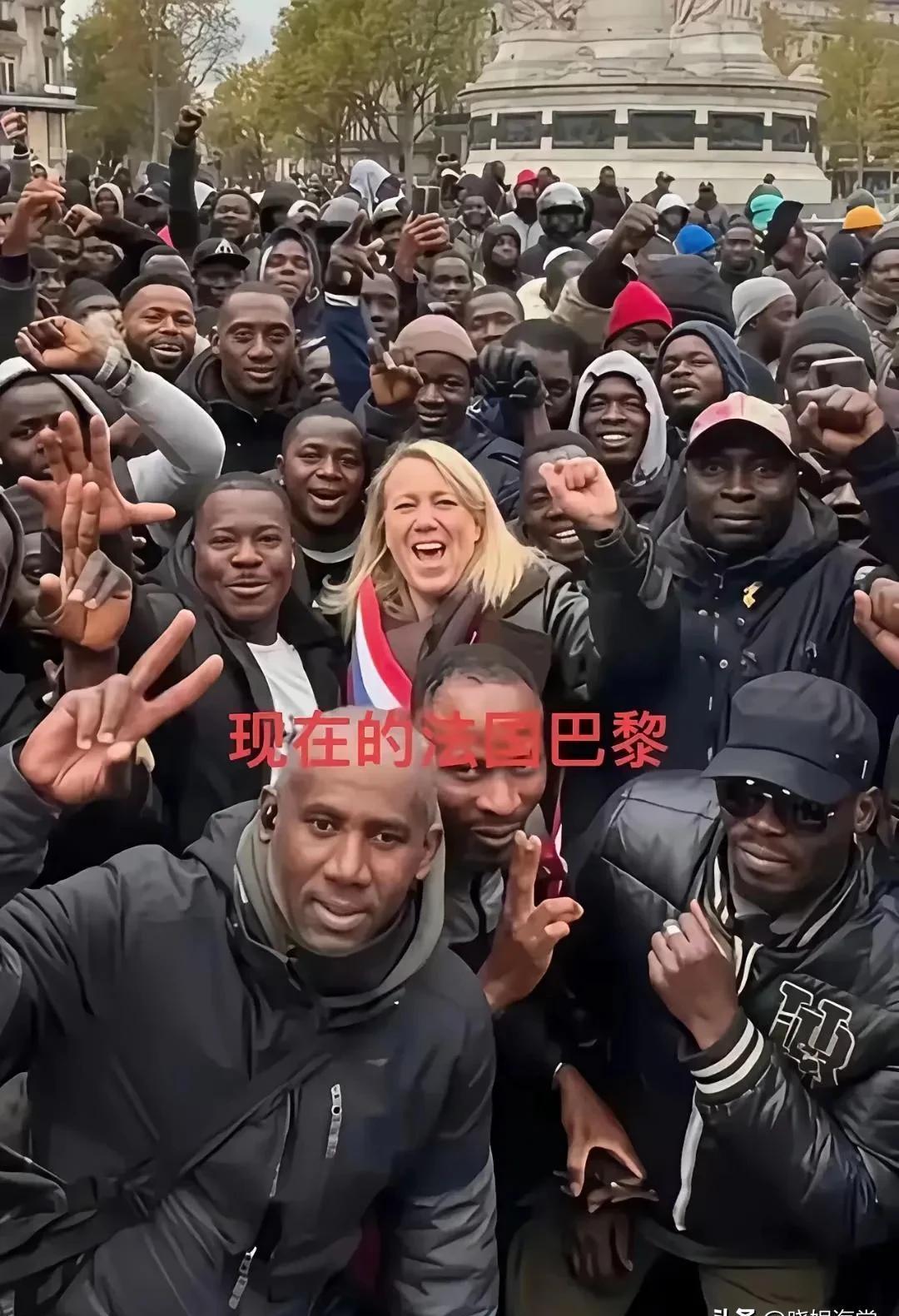 在今日的巴黎黑人和阿拉伯面孔随处可见官方数据显示移民人数占总