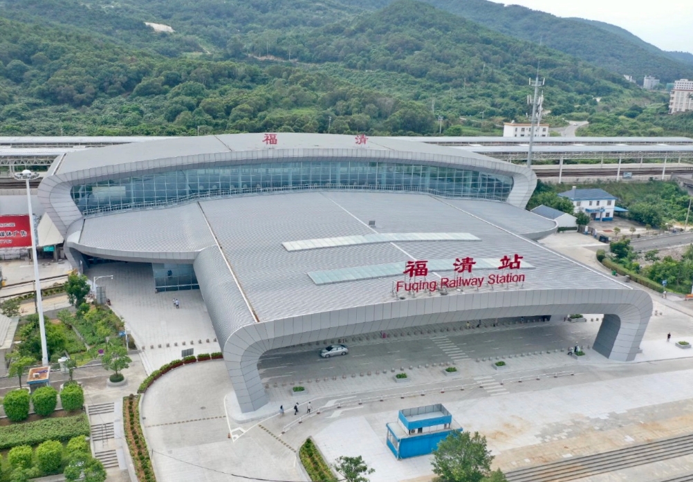 位于福清市龙江街道,结束了福清无铁路历史,迈入高铁时代