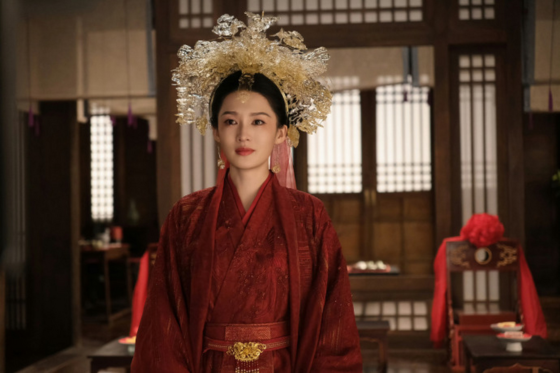 庆余年中,李沁饰演的林婉儿终于要和范闲(张若昀饰)成亲了,林婉儿新婚