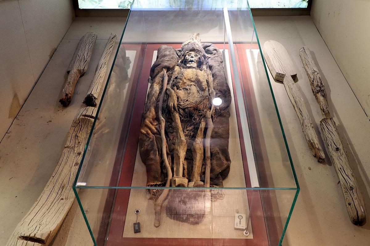 活人被绑手术台,眼睁睁被开膛破肚