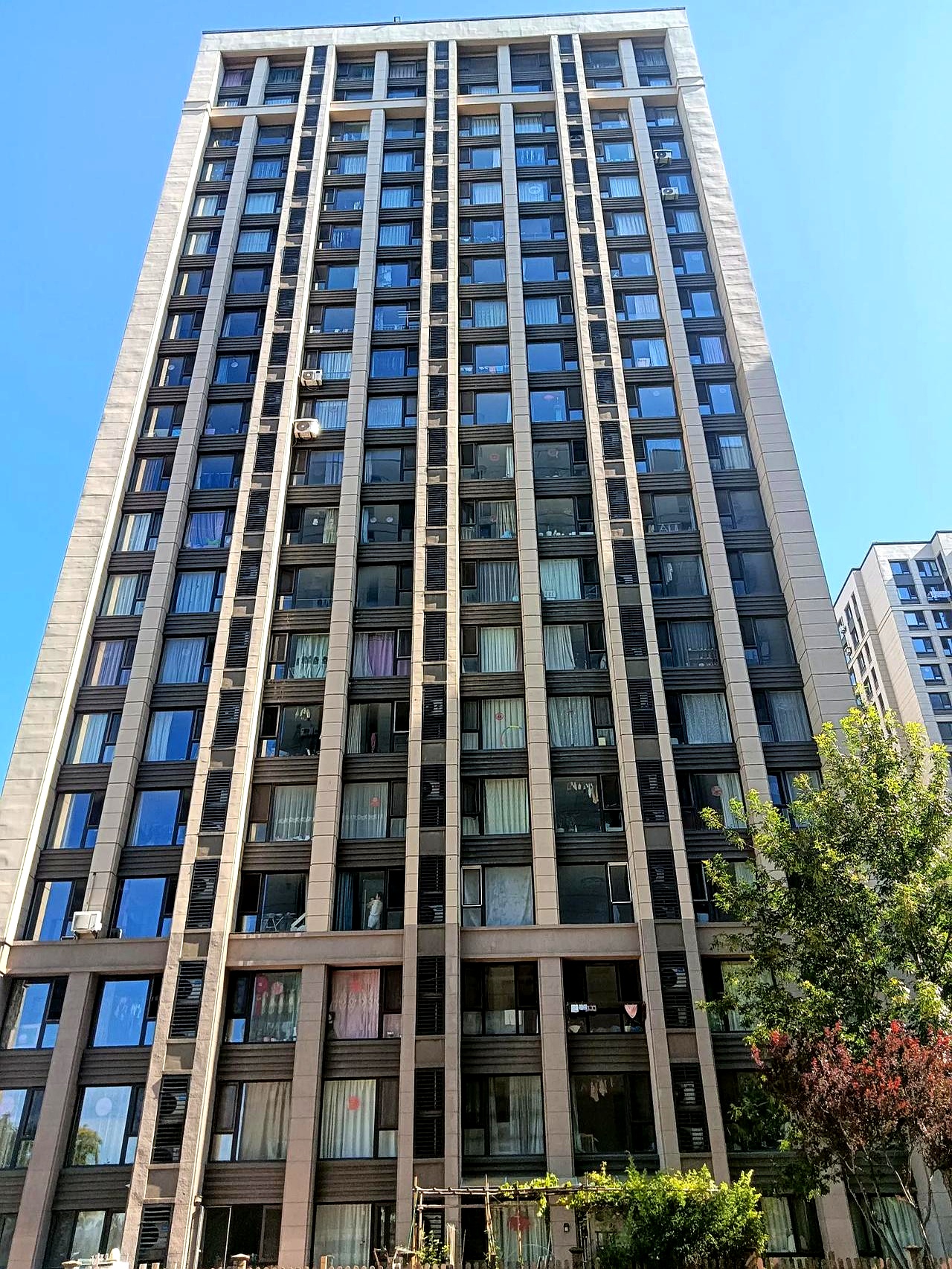 我和老公分居后就来了城里,跟儿子一起住在他买的房子里,七年了