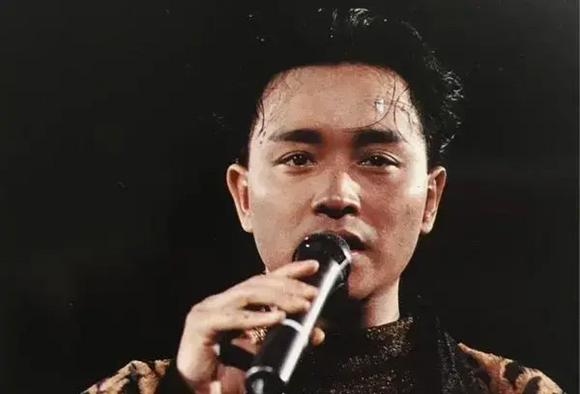 中心开演唱会爆满的九大国内明星: 第一    谭咏麟 第二    张国荣 第