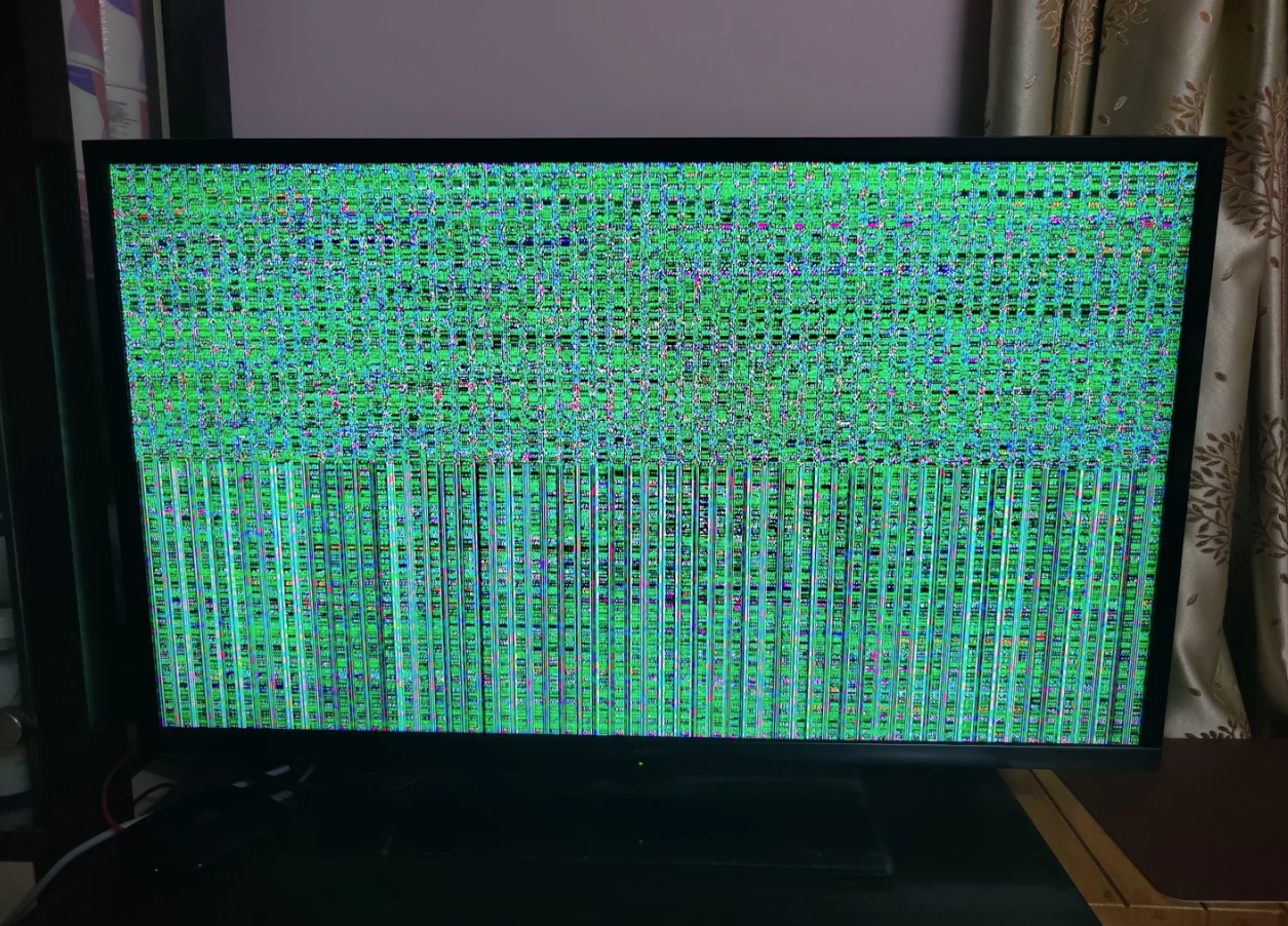 图像同步不良刷屏电视信号被干扰电视水波纹电视故障画面显示器屏幕