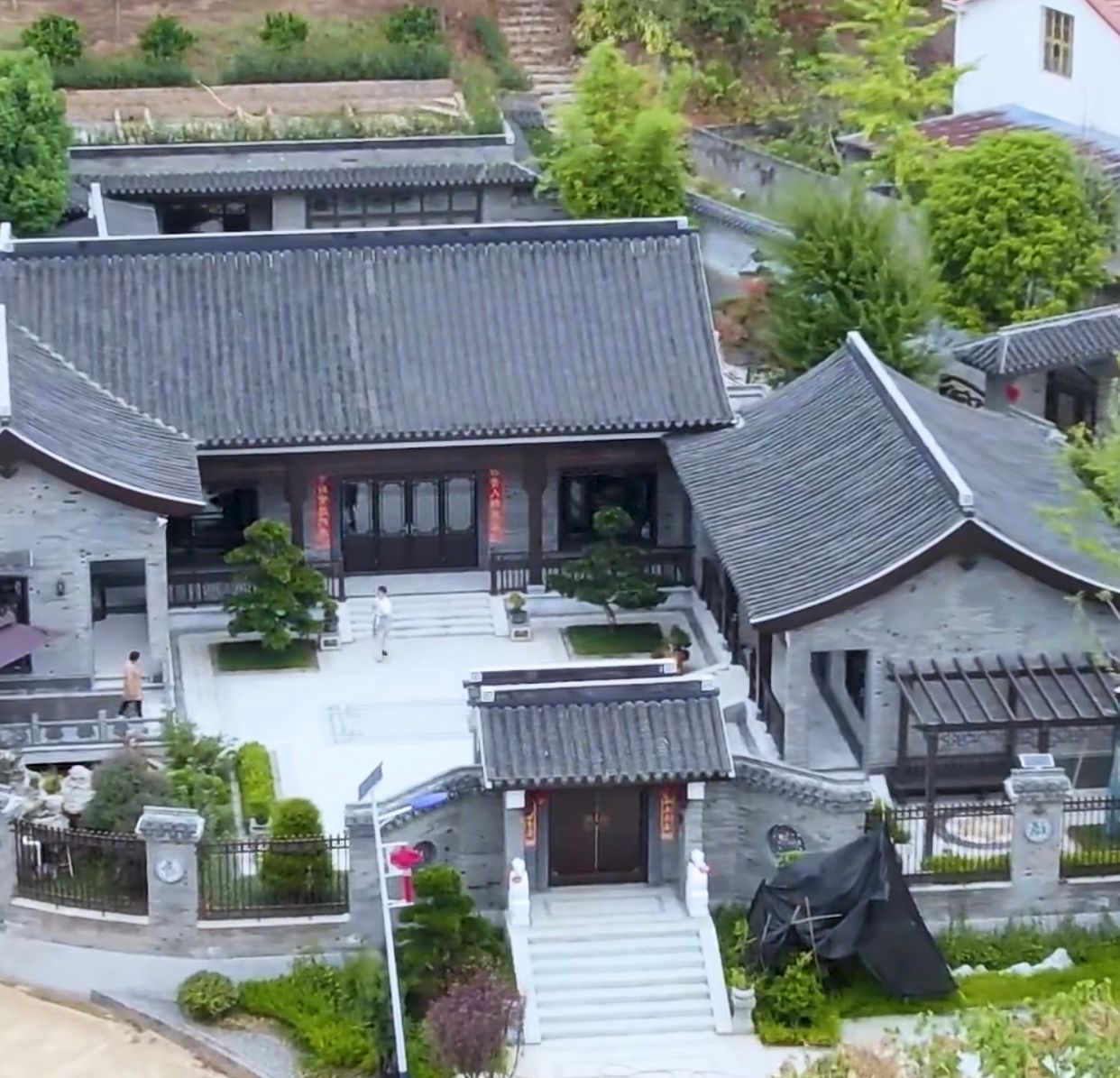 这才是最适合我们中国人住的地方,标准的四合院,大家