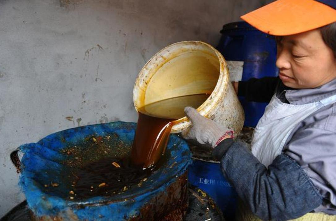 2017年,中国出口了20万吨的地沟油,更令人没想到的是,这些地沟油的