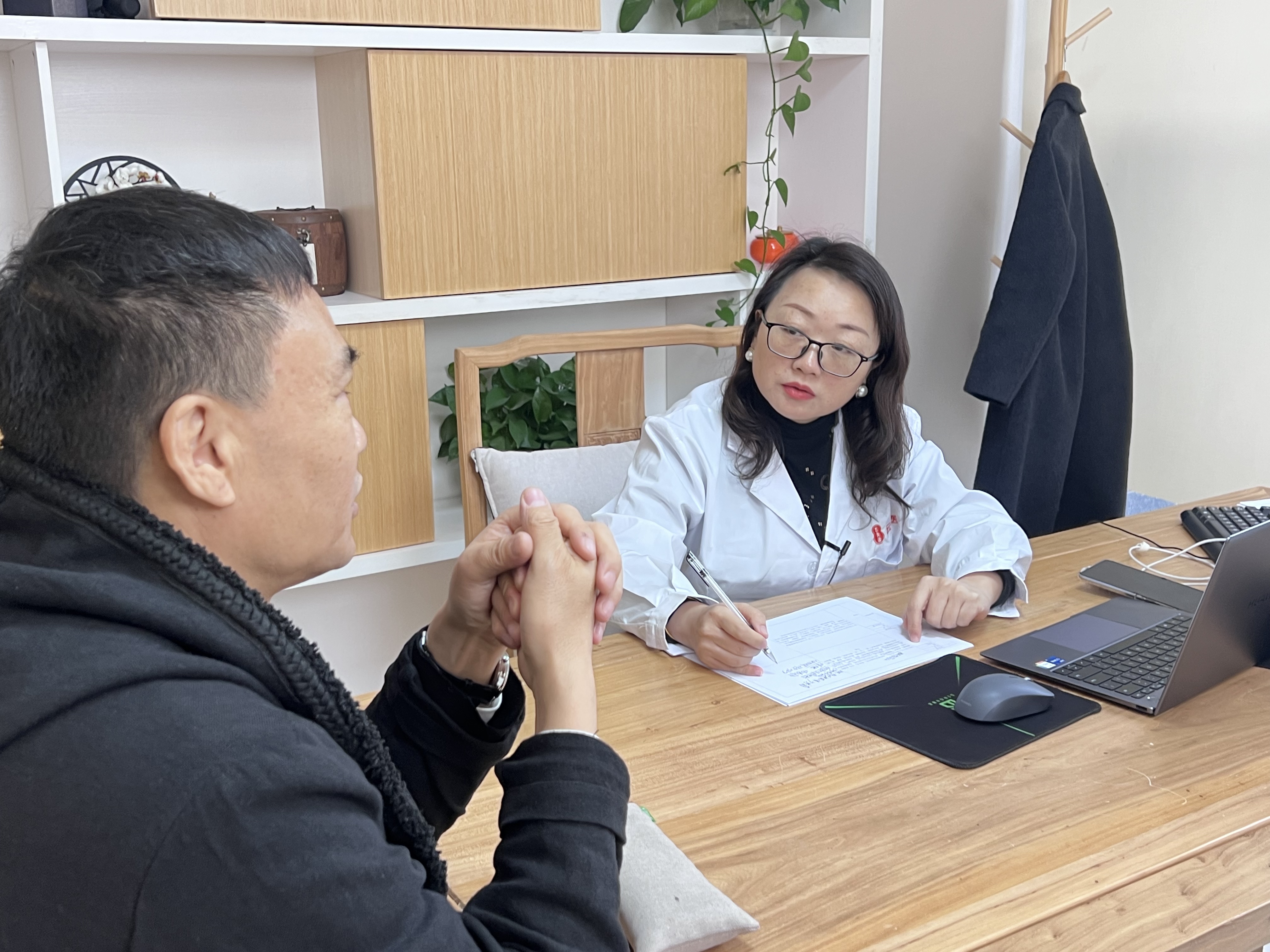 中国中医科学院眼科医院检查陪护加挂号专人协助梳理病情，问诊更切中要害的简单介绍