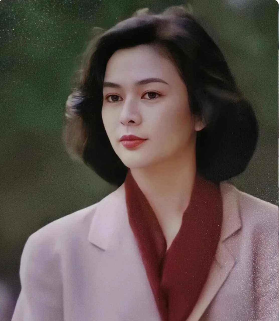 关之琳年轻时候貌美如花,可以秒杀现在娱乐圈一条街.