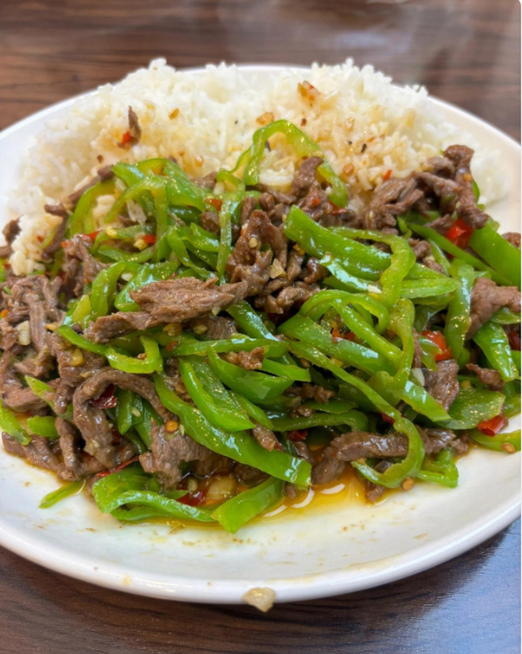 青椒肉丝盖饭,老婆做的最好吃!