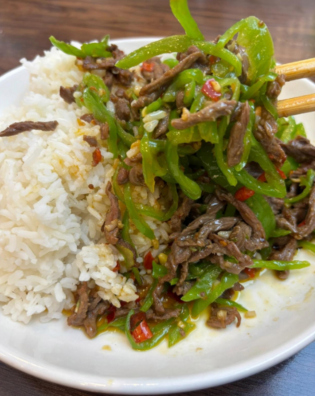 青椒肉丝盖饭,老婆做的最好吃!