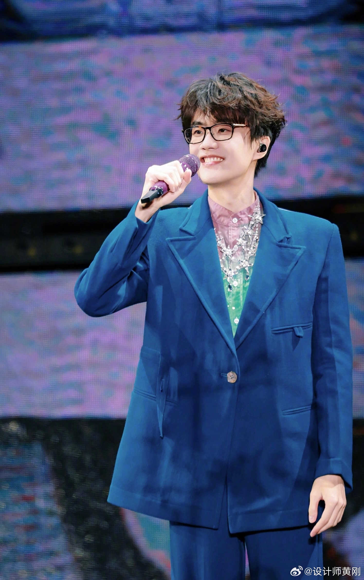 许嵩# 身穿真维斯携手2023年度最佳男装设计师黄刚设计的ss25#中国