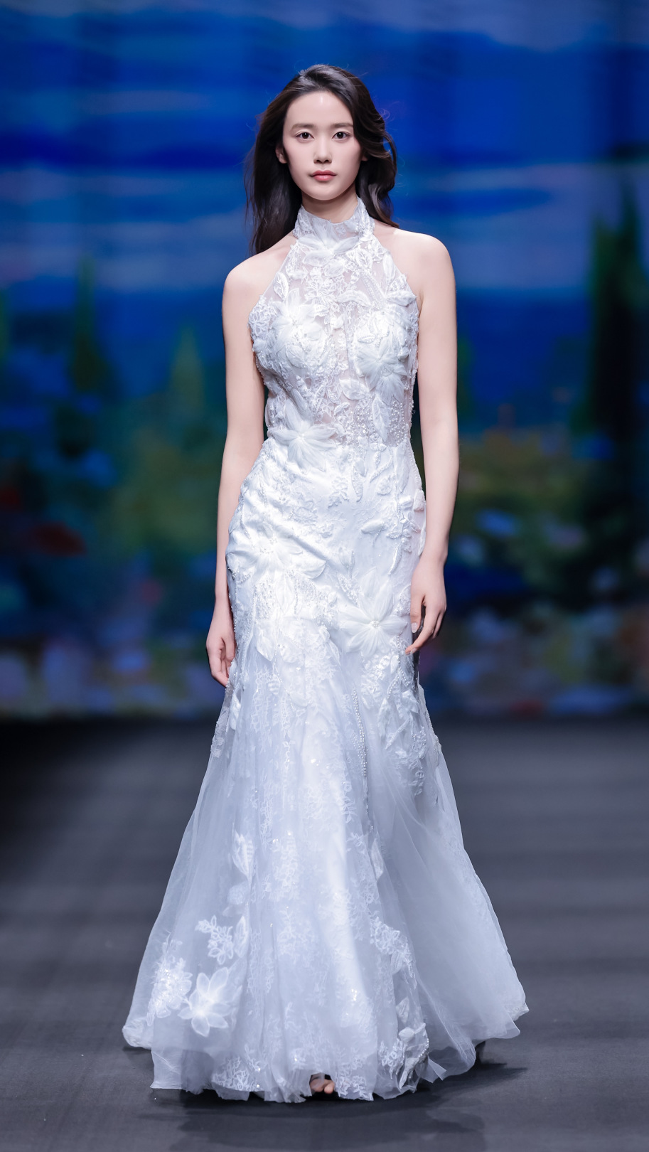 秀场 中国婚纱礼服设计研究中心携3位签约设计师打造的