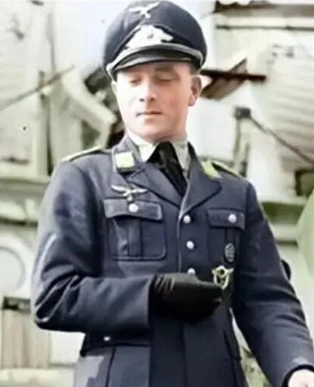 当时德国势力鼎盛,疆域640万平方公里,控制近2亿人,几乎控制欧洲.