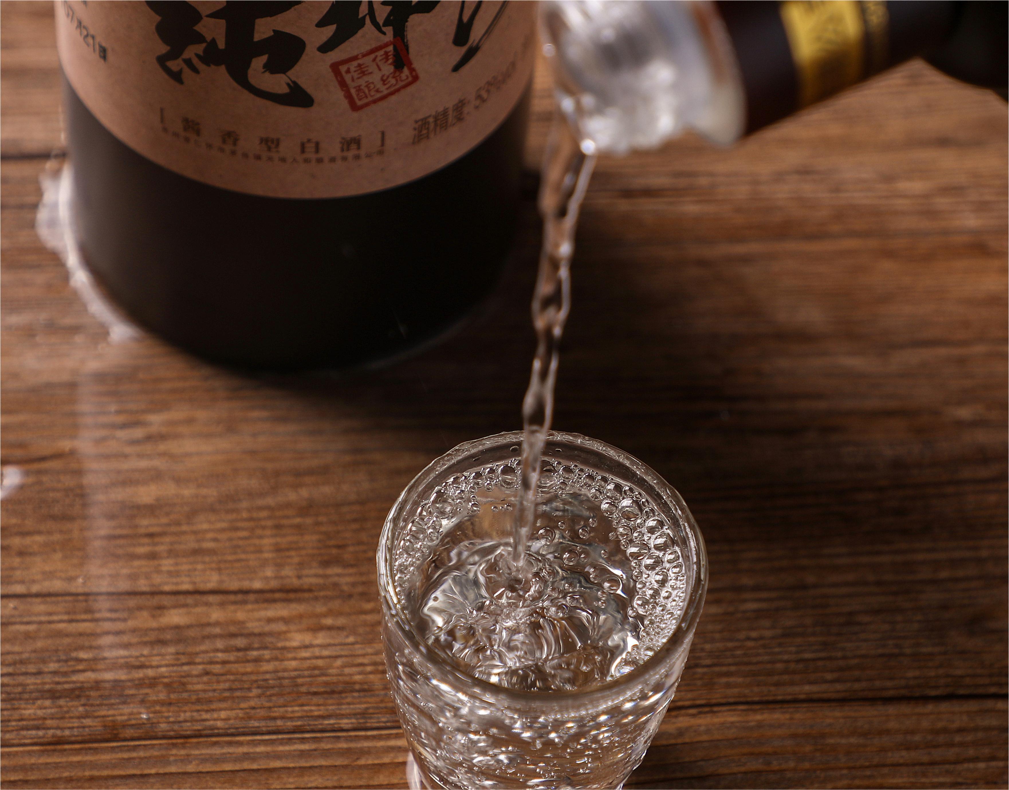唇膏里有石蜡(唇膏里有矿油正常吗)