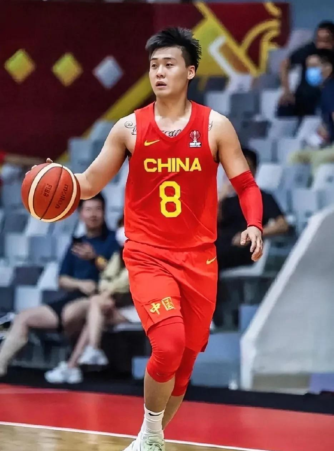 最近赵睿跟着国家队去欧洲拉练,几场比赛下