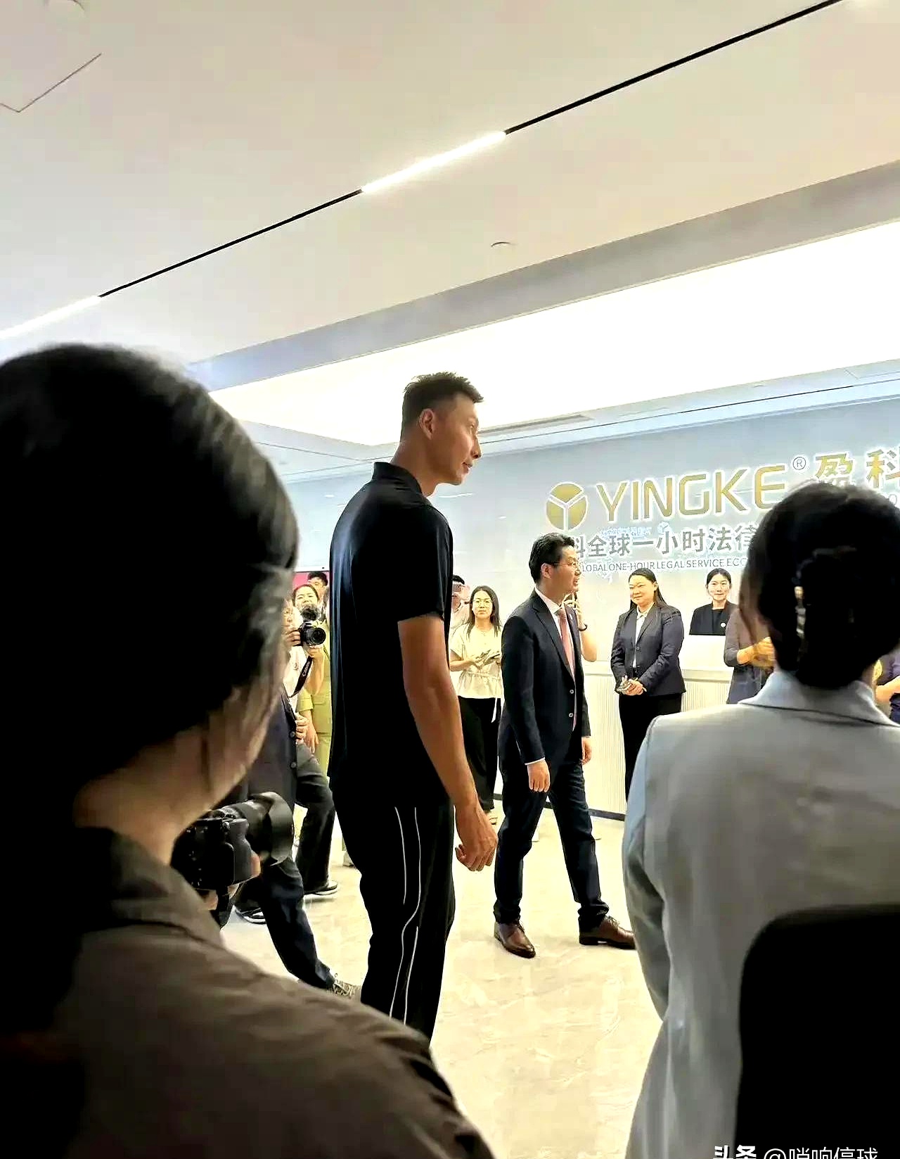 易建联回国签协议,老东家广东宏远无人到场