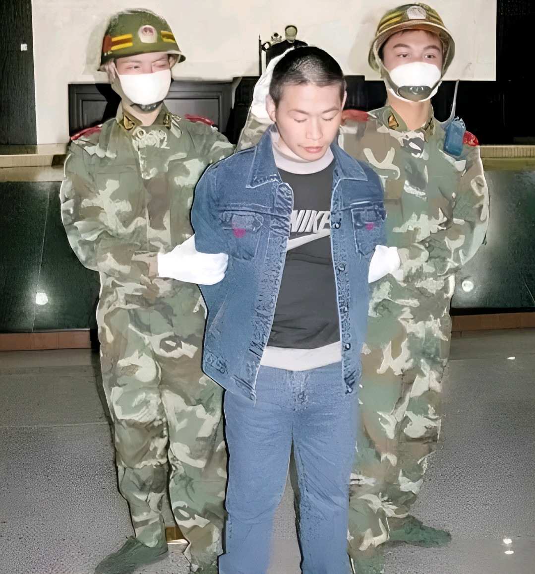 2007 年,即将被押赴刑场的"杀人恶魔" 董文语,他