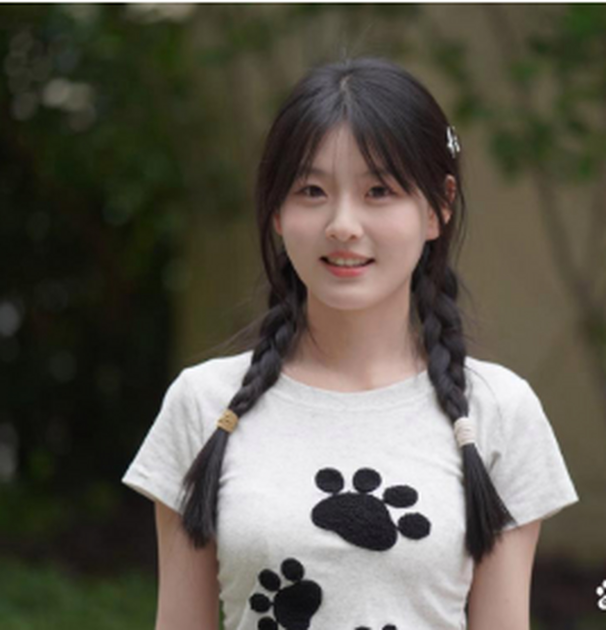 弟弟手机里的,俏皮灵动可爱的18岁小姑娘!真好看啊