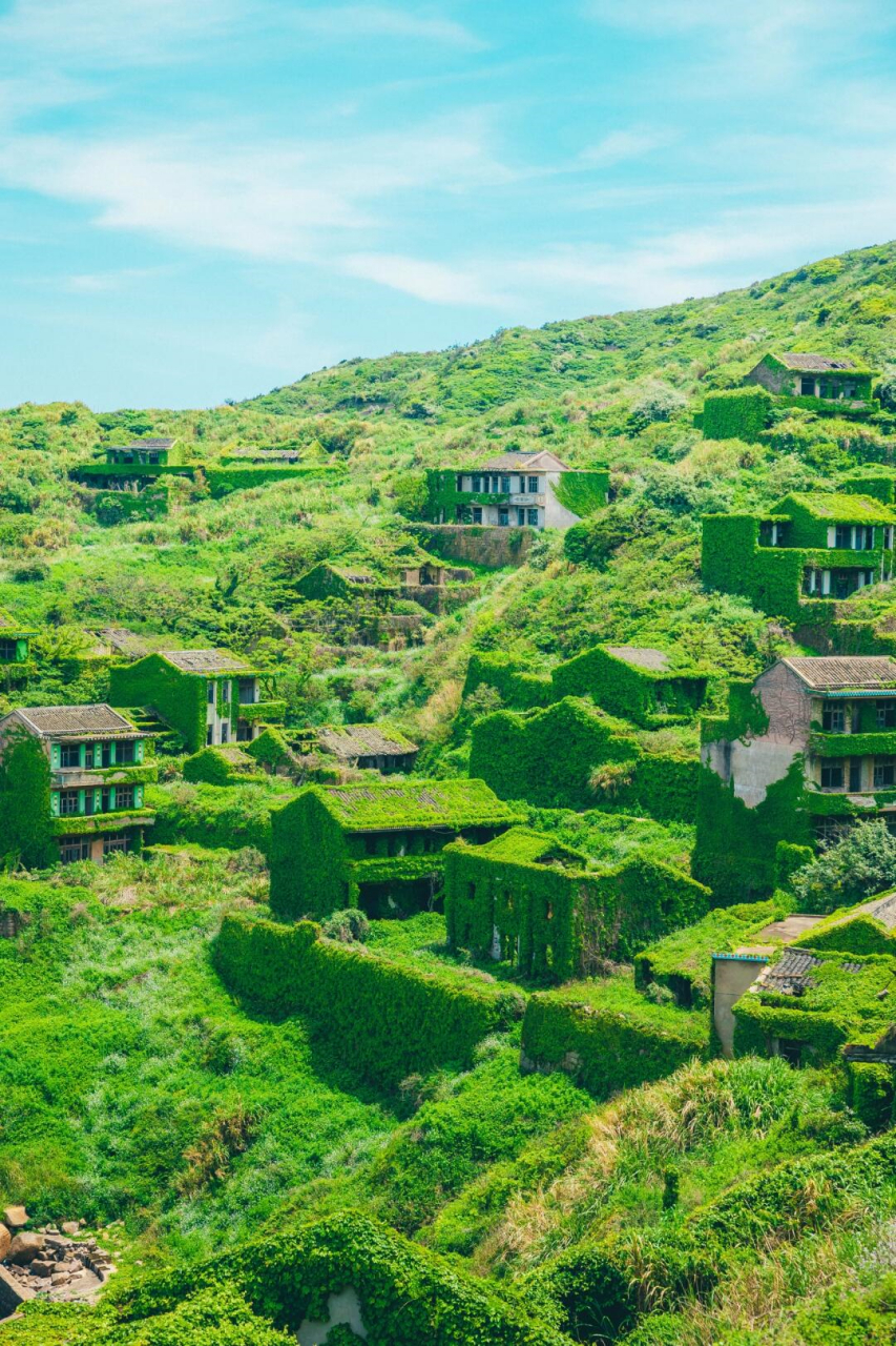 嵊泗县嵊山岛的东北面,你会发现一个鲜为人知的秘境——绿野仙踪无人