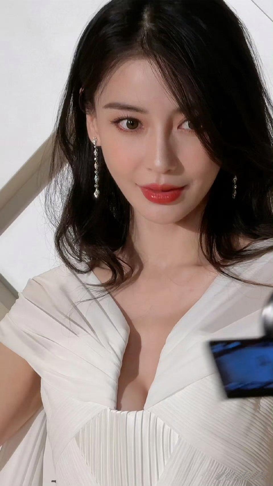 杨颖正面自拍,清新自然,美得就像个小公主