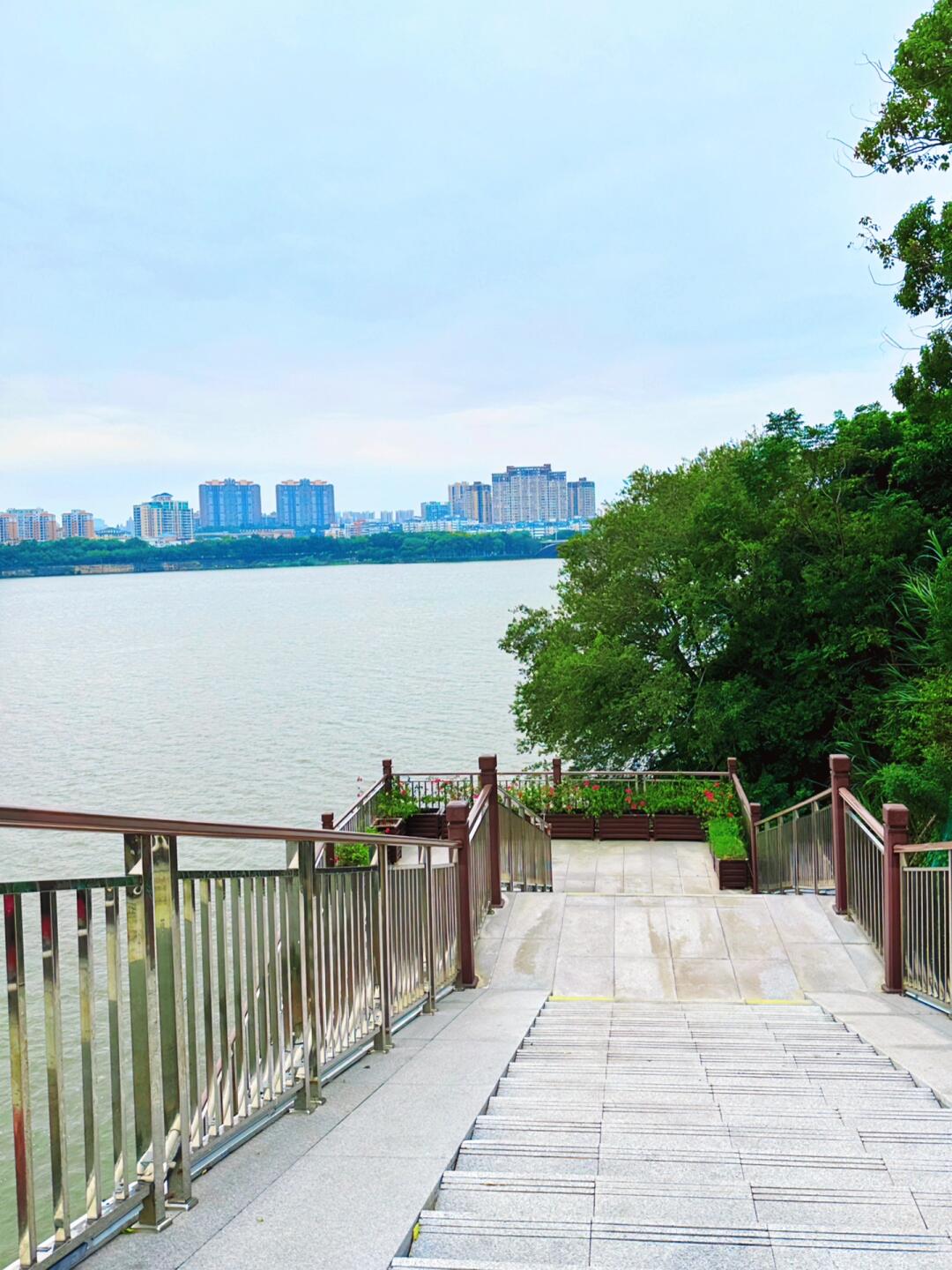 遛娃,真景图片大全高清美丽景片照片自由景图真实真景昭平县江滨公园