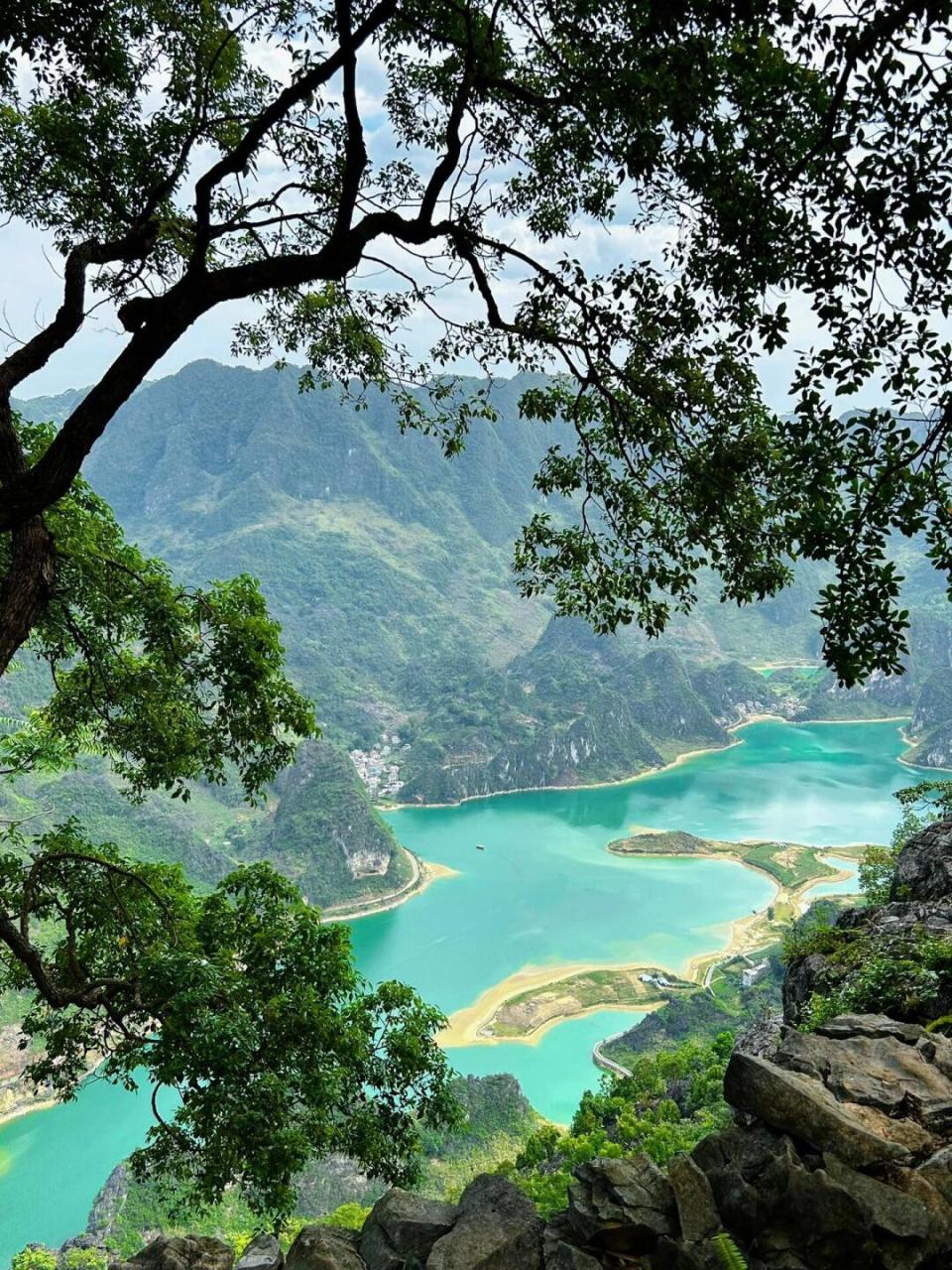 澄碧湖:距市区大概 50 公里,是一座大型的水库,景色秀丽,存在多个