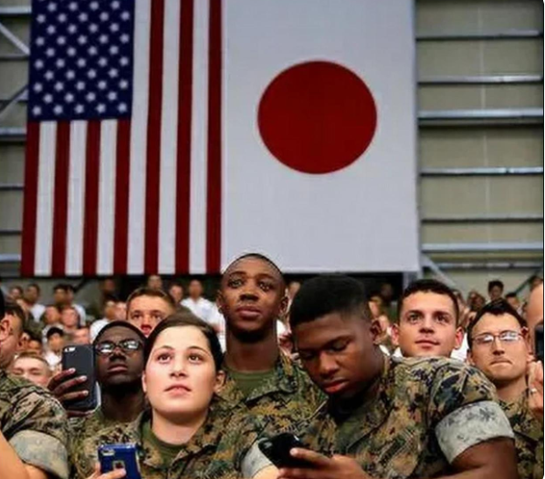 据报道,按照美日双边协议,驻日本冲绳的美海军陆战队约9000人将外迁