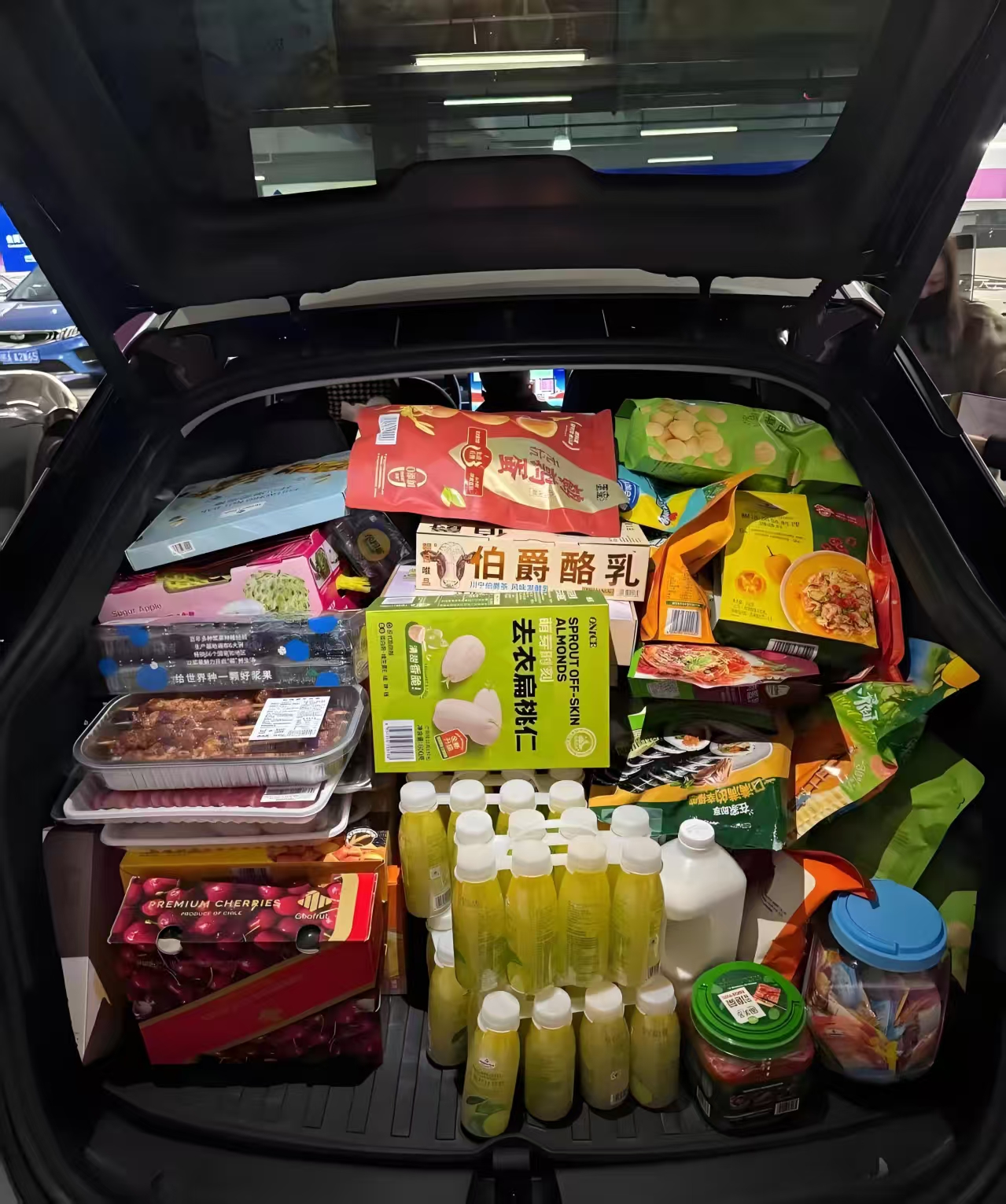 来的时候备箱不一定是后备箱装满东西的图片后备箱零食图片真实后备箱